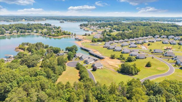 25 Lands End CIR, Union Hall, VA 24176