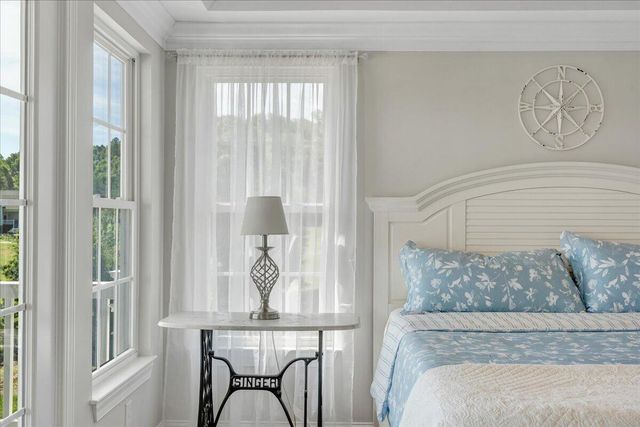25 Lands End CIR, Union Hall, VA 24176