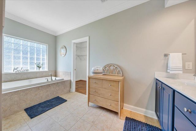 25 Lands End CIR, Union Hall, VA 24176