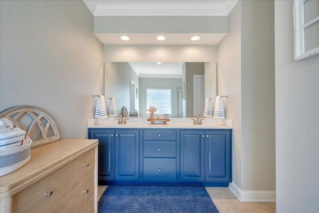 25 Lands End CIR, Union Hall, VA 24176