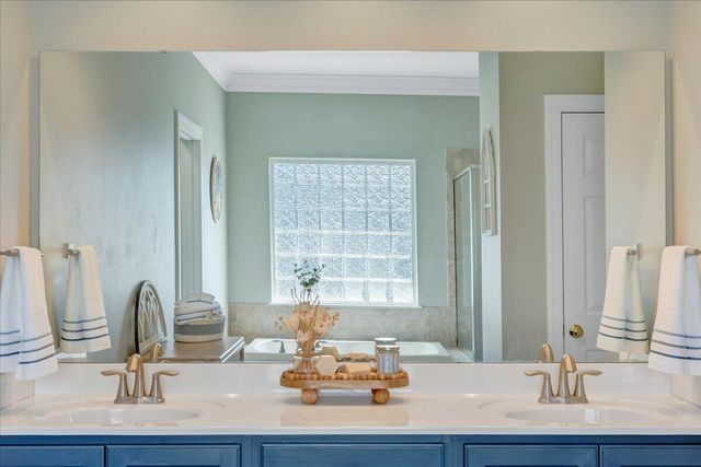 25 Lands End CIR, Union Hall, VA 24176