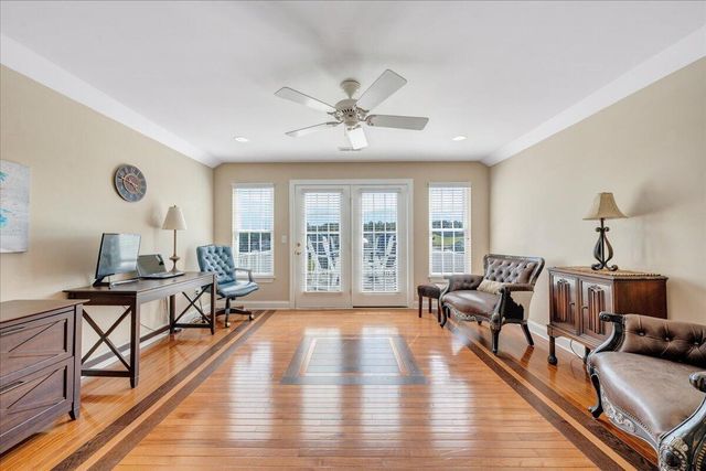 25 Lands End CIR, Union Hall, VA 24176
