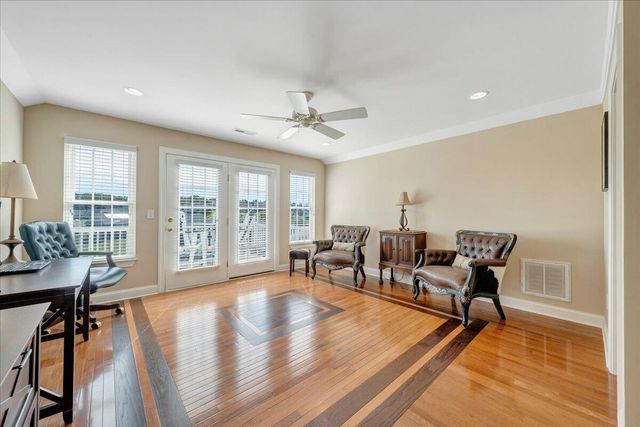 25 Lands End CIR, Union Hall, VA 24176