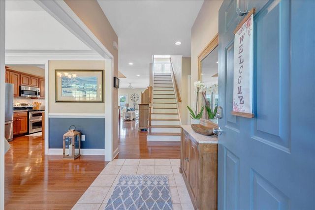 25 Lands End CIR, Union Hall, VA 24176