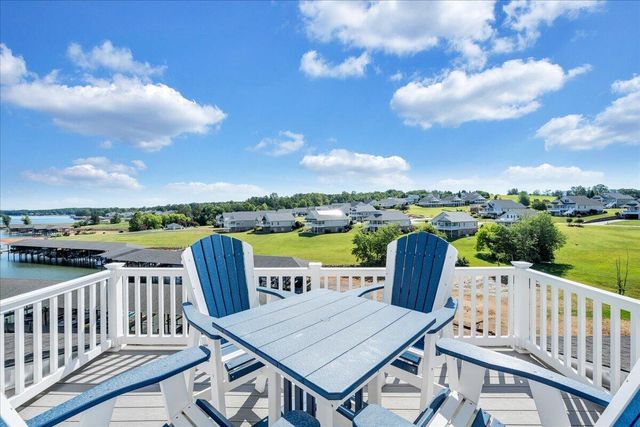 25 Lands End CIR, Union Hall, VA 24176