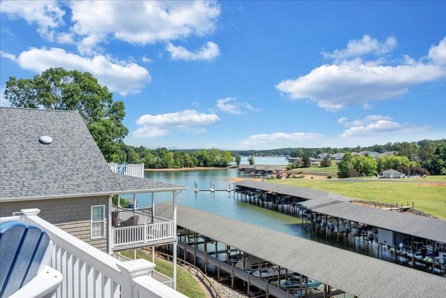 25 Lands End CIR, Union Hall, VA 24176