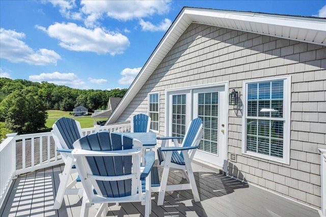 25 Lands End CIR, Union Hall, VA 24176