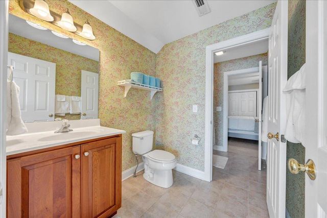 25 Lands End CIR, Union Hall, VA 24176