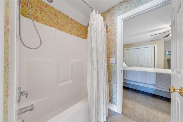 25 Lands End CIR, Union Hall, VA 24176