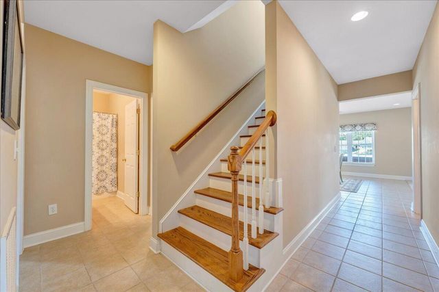 25 Lands End CIR, Union Hall, VA 24176
