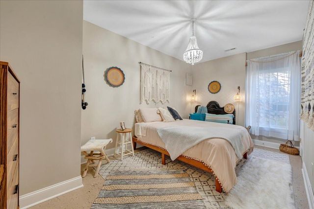 25 Lands End CIR, Union Hall, VA 24176