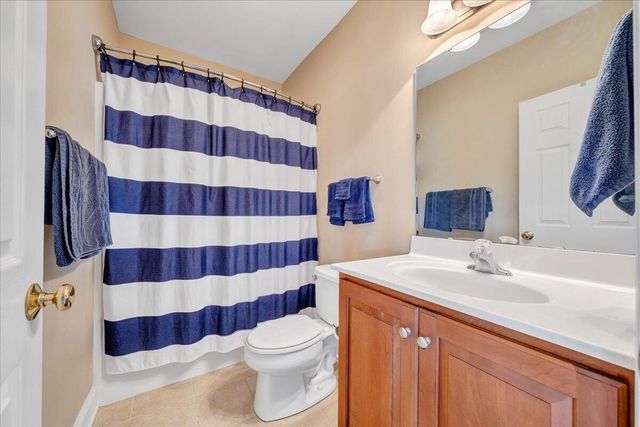 25 Lands End CIR, Union Hall, VA 24176