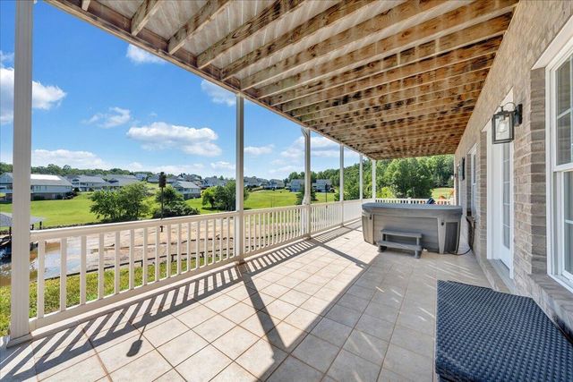 25 Lands End CIR, Union Hall, VA 24176