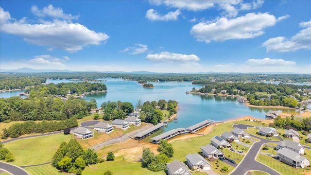 25 Lands End CIR, Union Hall, VA 24176
