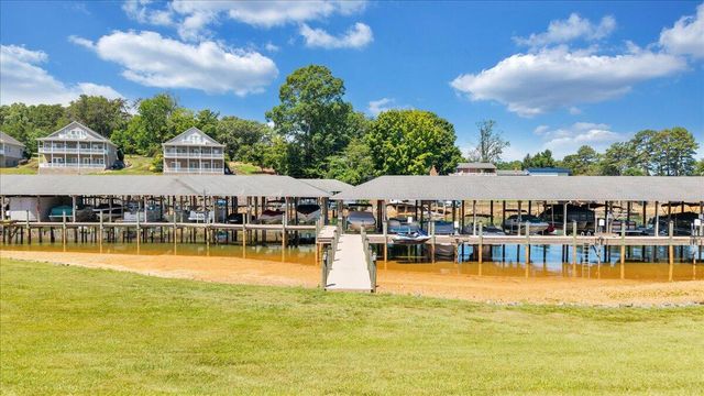 25 Lands End CIR, Union Hall, VA 24176