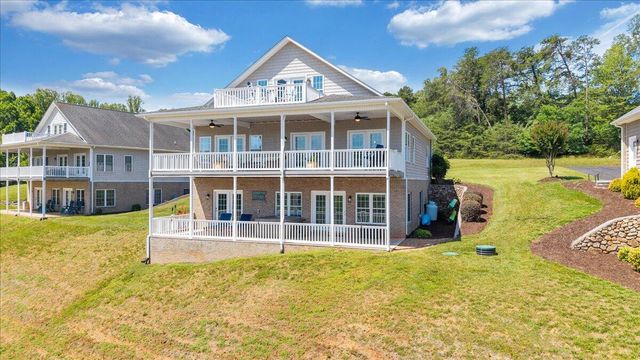 25 Lands End CIR, Union Hall, VA 24176
