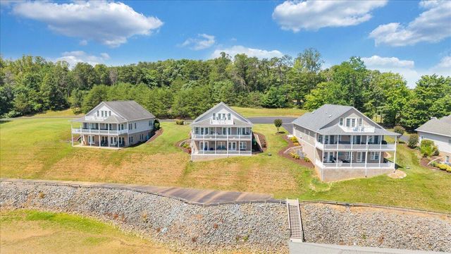 25 Lands End CIR, Union Hall, VA 24176