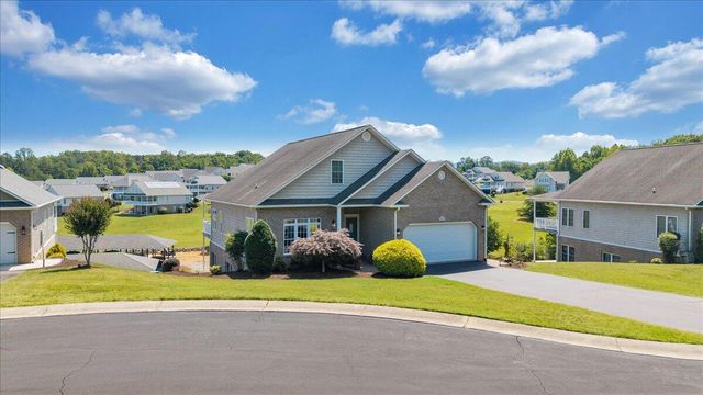 25 Lands End CIR, Union Hall, VA 24176