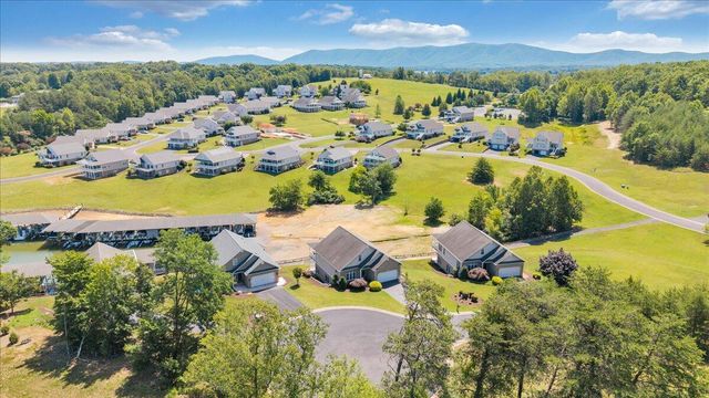 25 Lands End CIR, Union Hall, VA 24176