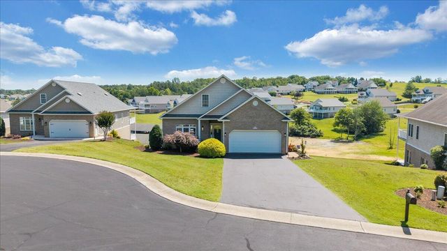 25 Lands End CIR, Union Hall, VA 24176