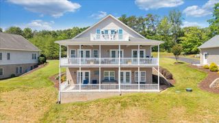 25 Lands End CIR, Union Hall, VA 24176