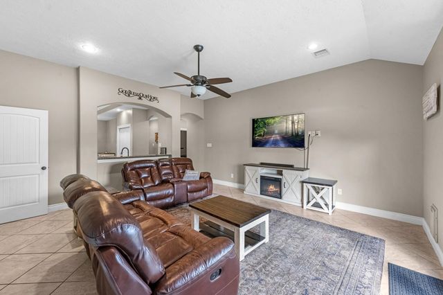 2418 Hollywood Avenue, Liberty, TX 77575