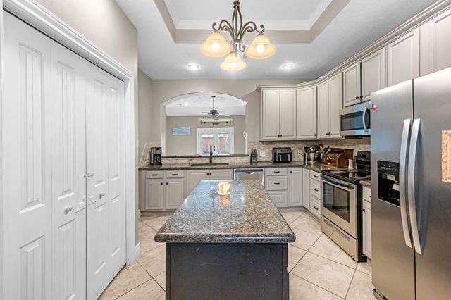 2418 Hollywood Avenue, Liberty, TX 77575