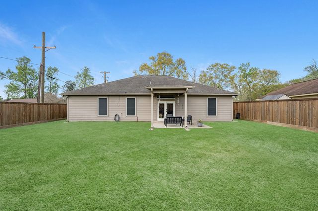 2418 Hollywood Avenue, Liberty, TX 77575