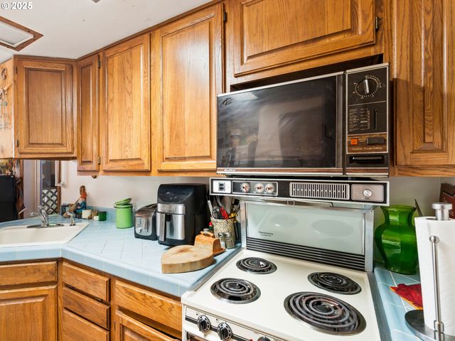 50316 COLUMBIA RIVER Hwy, Scappoose, OR 97056