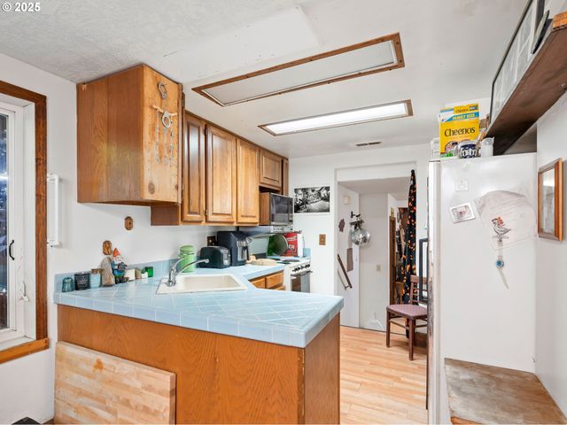 50316 COLUMBIA RIVER Hwy, Scappoose, OR 97056