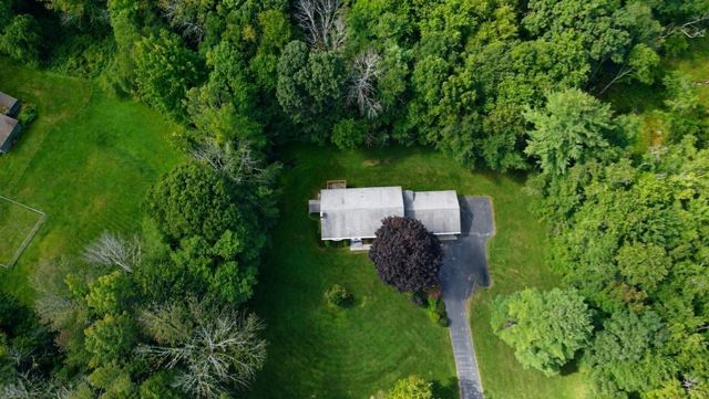 261 Brookfield Rd, Charlton, MA 01507