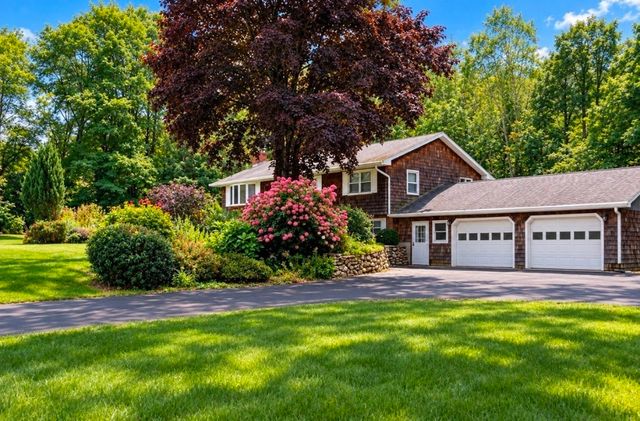 261 Brookfield Rd, Charlton, MA 01507
