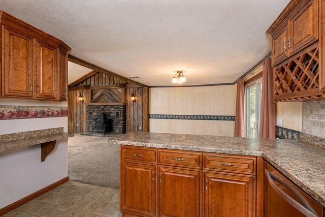 261 Brookfield Rd, Charlton, MA 01507
