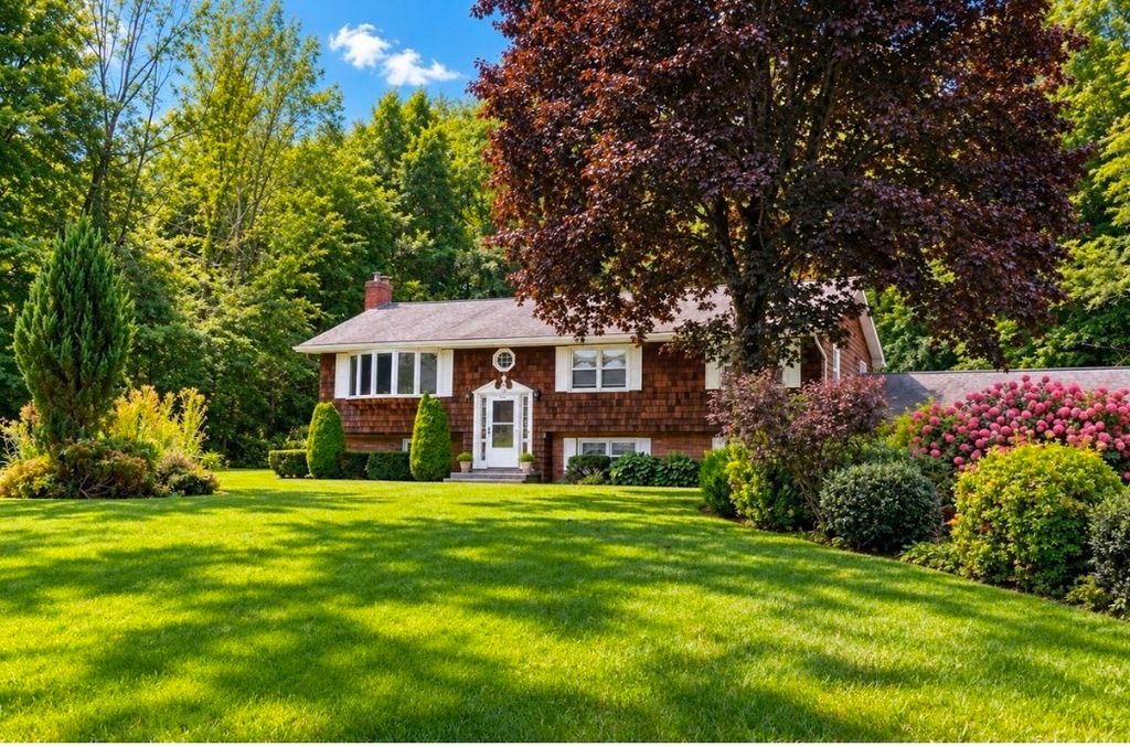 261 Brookfield Rd, Charlton, MA 01507