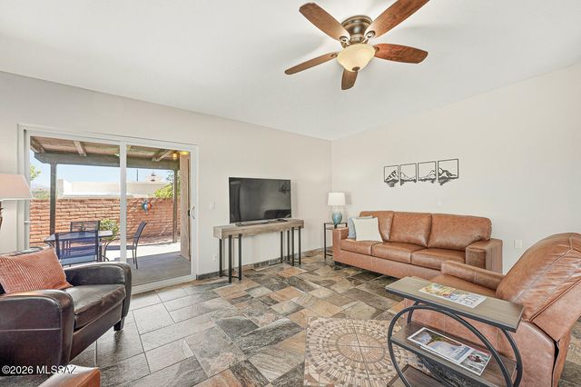 375 S Placita La Paz, Green Valley, AZ 85614