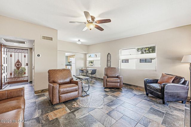 375 S Placita La Paz, Green Valley, AZ 85614