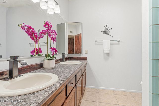 375 S Placita La Paz, Green Valley, AZ 85614