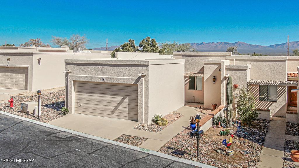 375 S Placita La Paz, Green Valley, AZ 85614