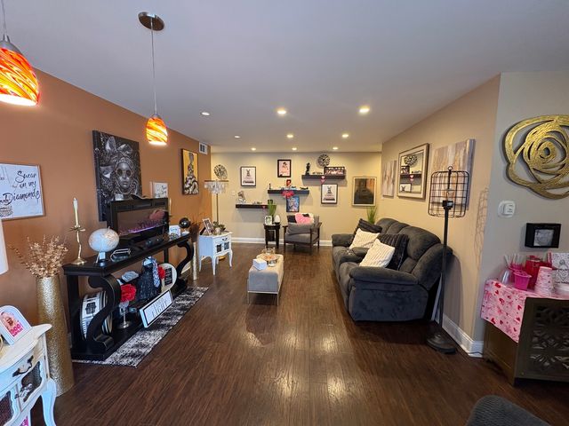 18310 Cherry Creek Drive 2, Homewood, IL 60430