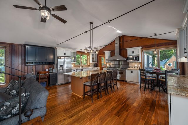 1351 Hungerford Point, Saint Croix Falls, WI 54024