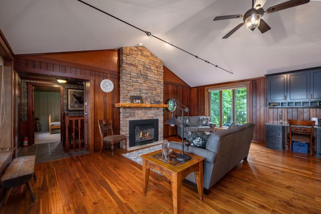 1351 Hungerford Point, Saint Croix Falls, WI 54024