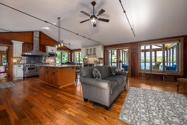 1351 Hungerford Point, Saint Croix Falls, WI 54024