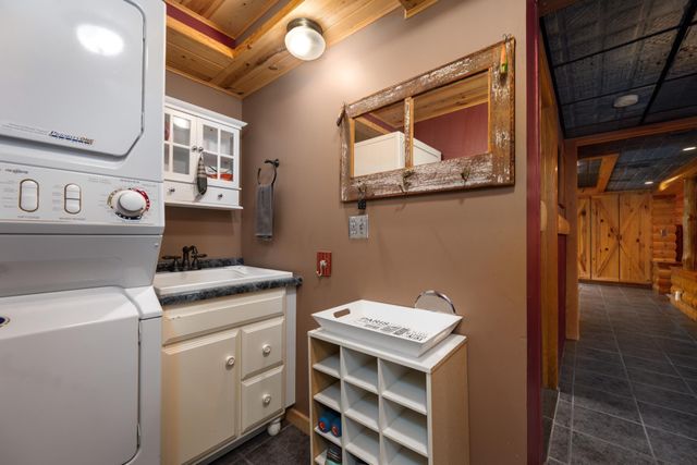 1351 Hungerford Point, Saint Croix Falls, WI 54024