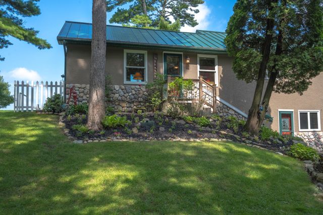 1351 Hungerford Point, Saint Croix Falls, WI 54024