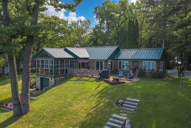 1351 Hungerford Point, Saint Croix Falls, WI 54024