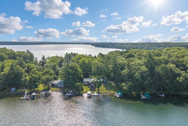 1351 Hungerford Point, Saint Croix Falls, WI 54024