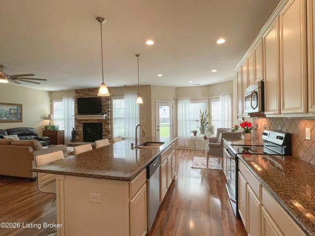 11712 English Meadow Dr, Louisville, KY 40229