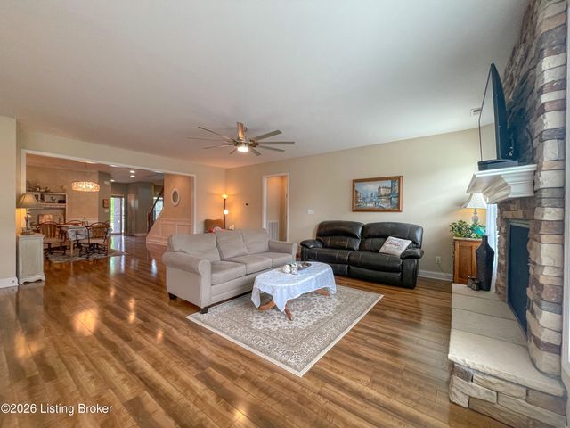 11712 English Meadow Dr, Louisville, KY 40229