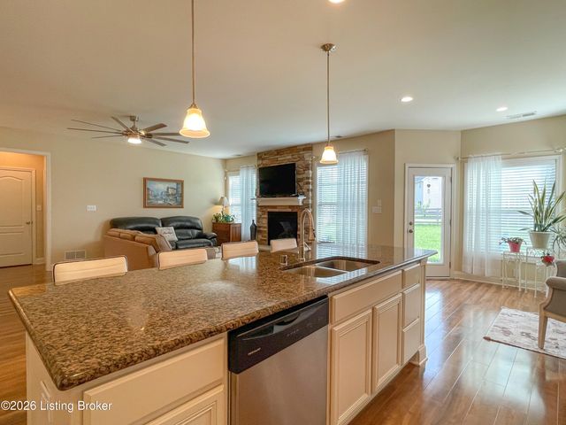 11712 English Meadow Dr, Louisville, KY 40229