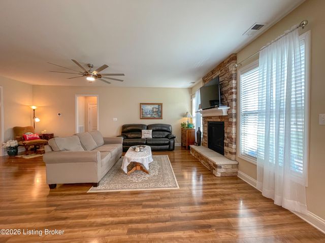 11712 English Meadow Dr, Louisville, KY 40229